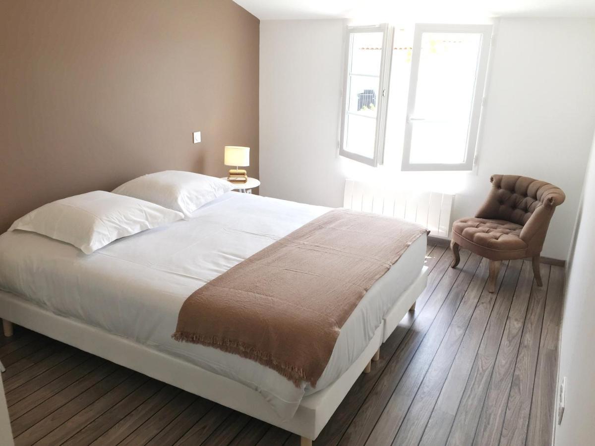 Hotel Le Square Сен-Пьер-д'Олерон Экстерьер фото