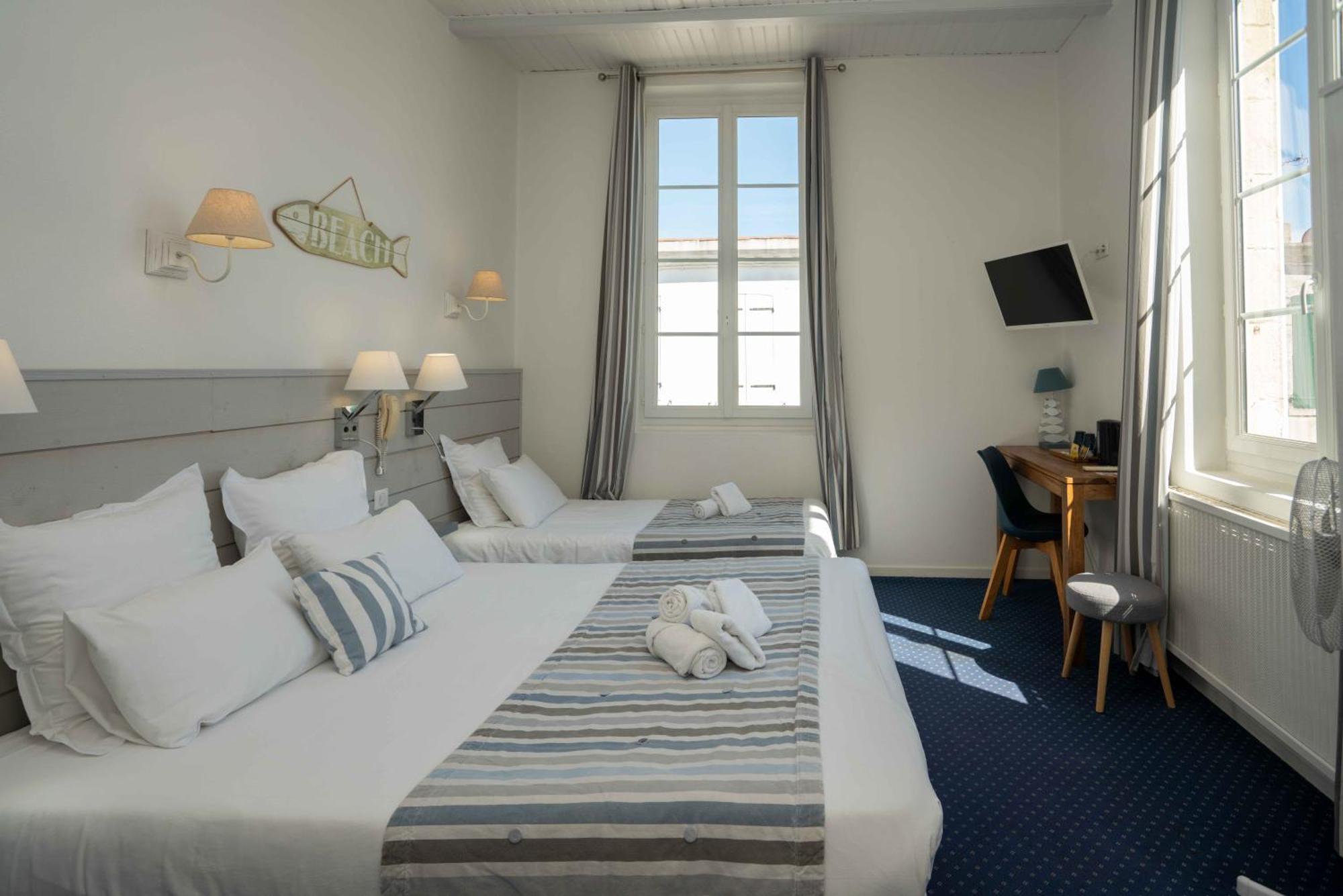 Hotel Le Square Сен-Пьер-д'Олерон Экстерьер фото